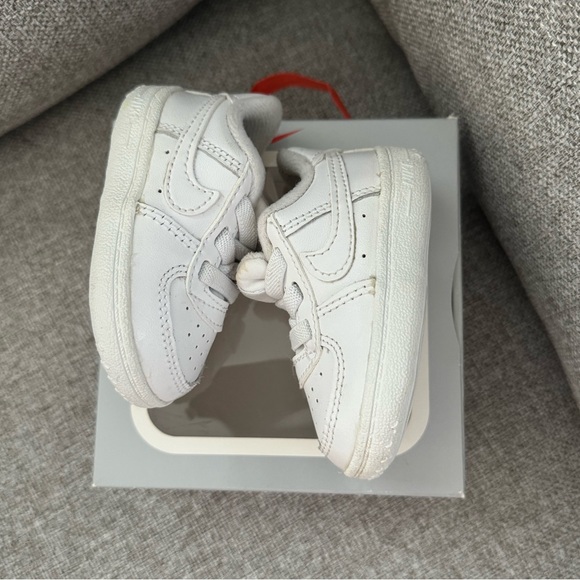 Nike Air Force 1 Crib Sneakers - Picture 3 of 7